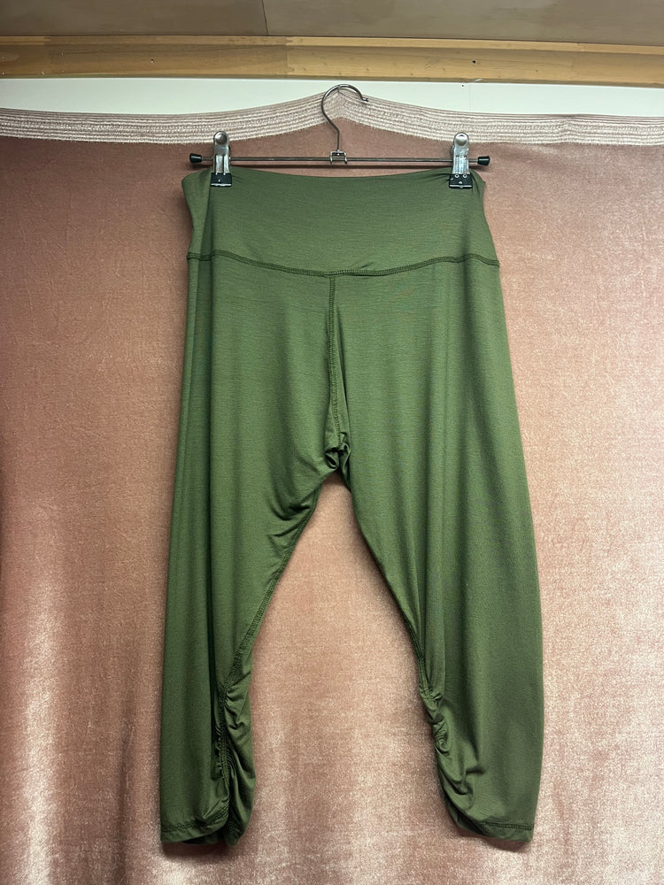 Yoga Wear - Short Leggings Olive Green
