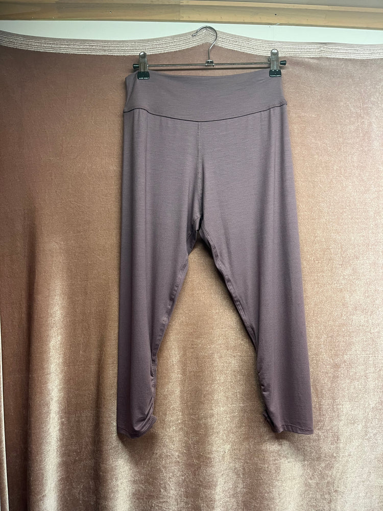 Yoga Wear - Short Leggings Lavender