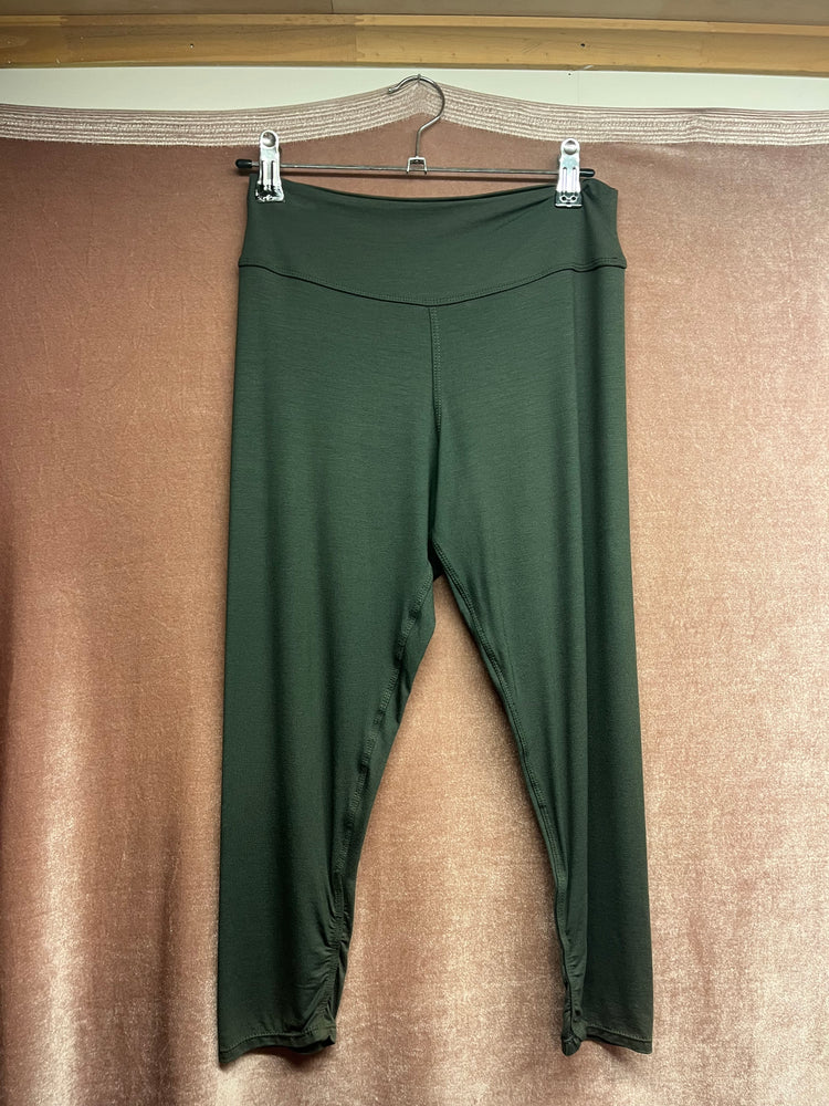 Yoga Wear - Short Leggings Forest Green